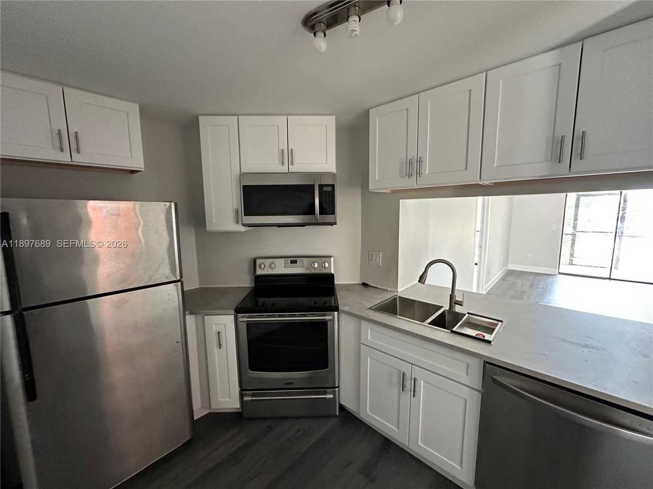 855 Ne 209th St #103-34 - Photo 2 of 38