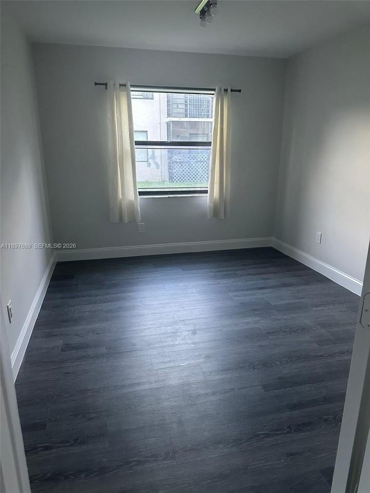 855 Ne 209th St #103-34 - Photo 6 of 38