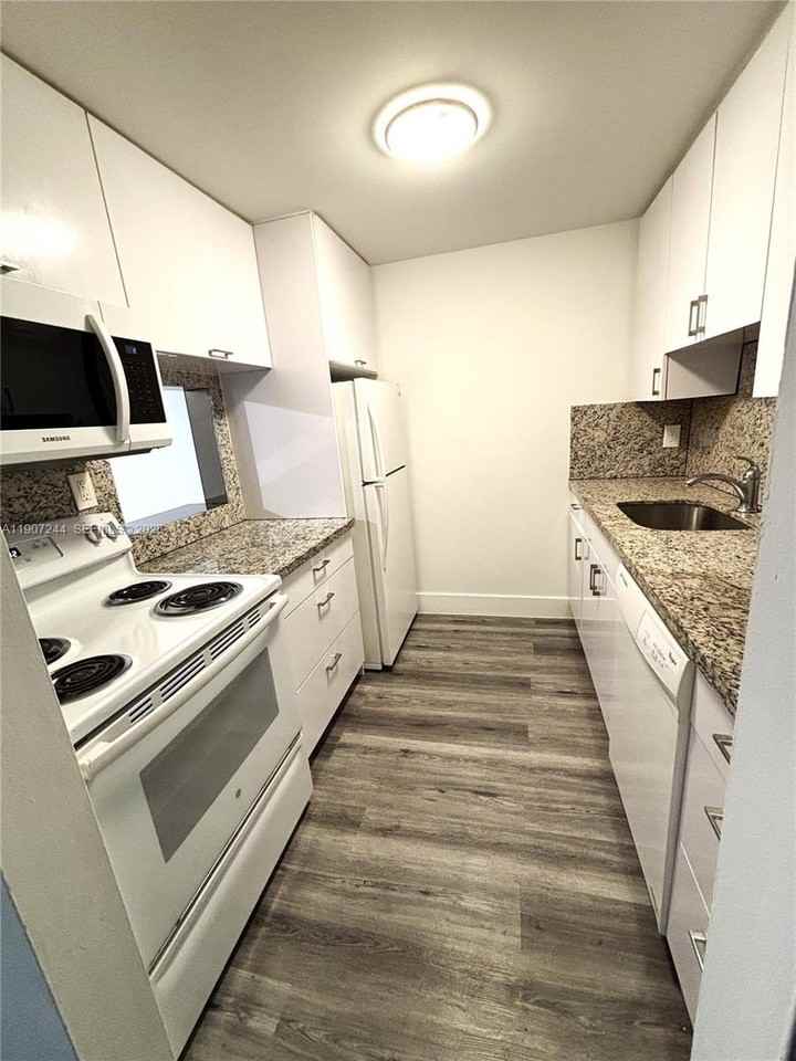 14321 N Kendall Dr #303F - Photo 5 of 9