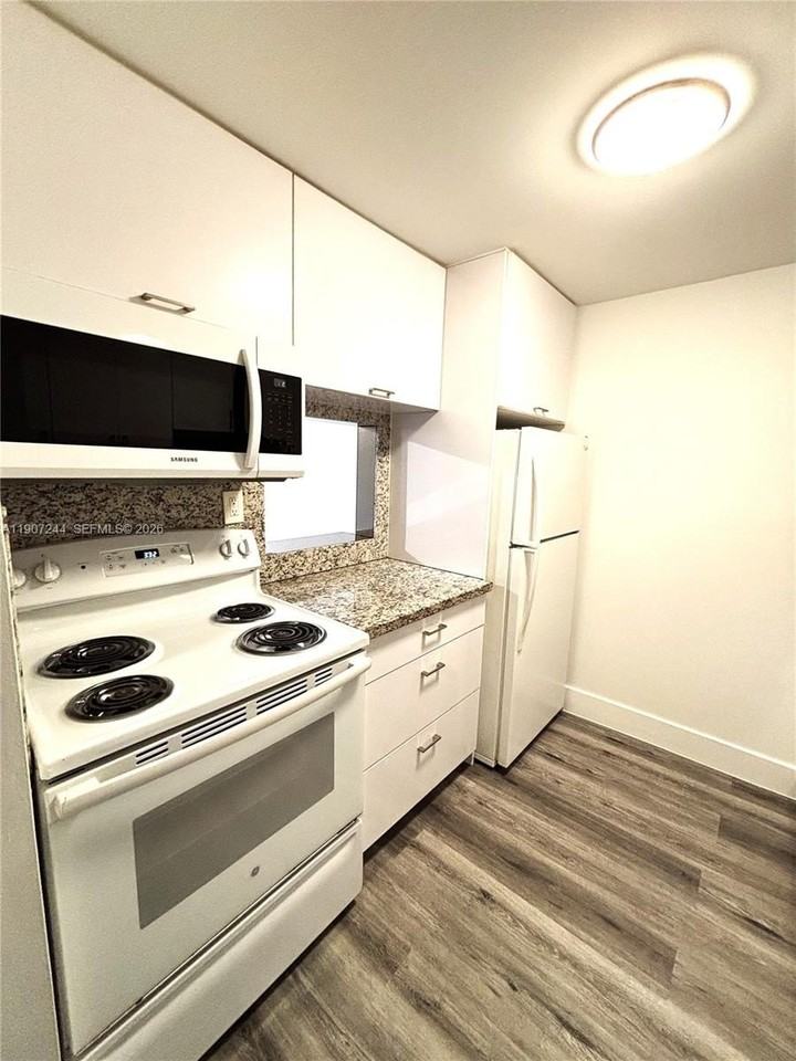 14321 N Kendall Dr #303F - Photo 6 of 9