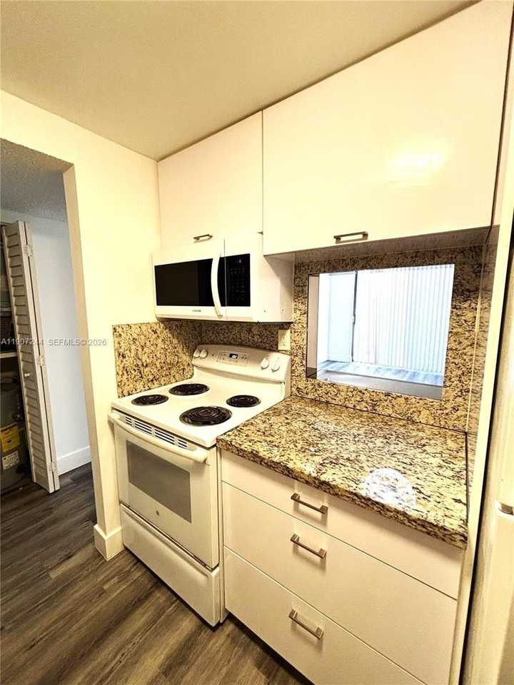 14321 N Kendall Dr #303F - Photo 7 of 9