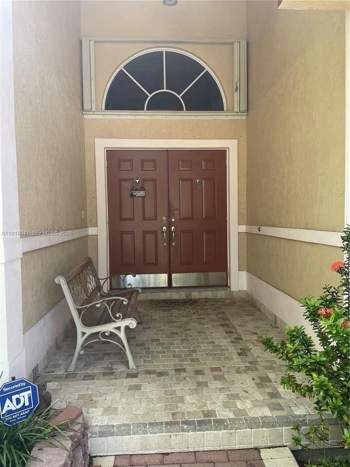 232 Sw 7th Ave #0 - Photo 3 of 36