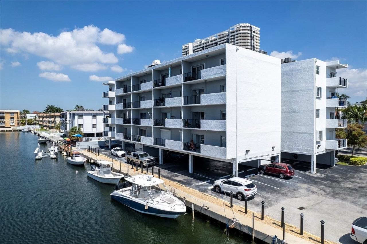 3642 Ne 171st St #405