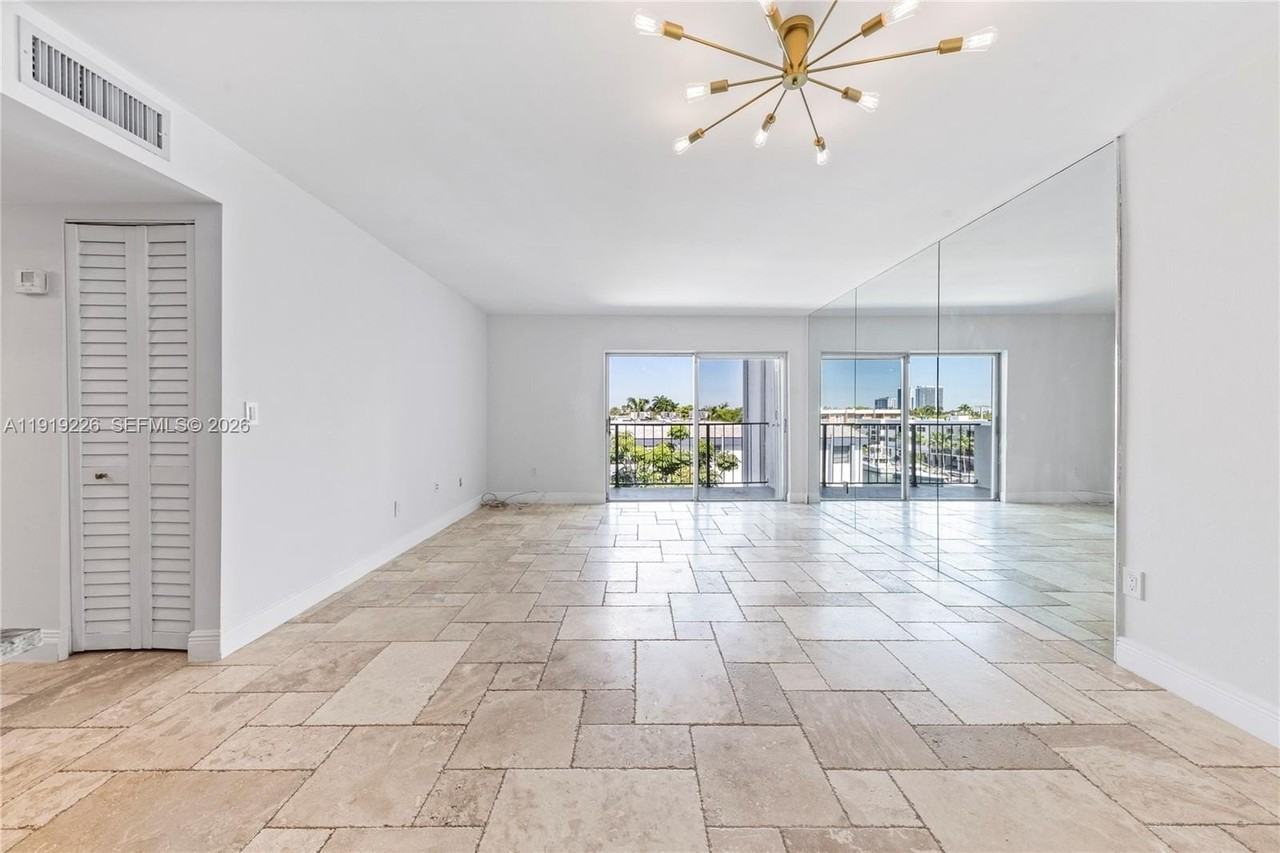 3642 Ne 171st St #405 - Photo 5 of 38