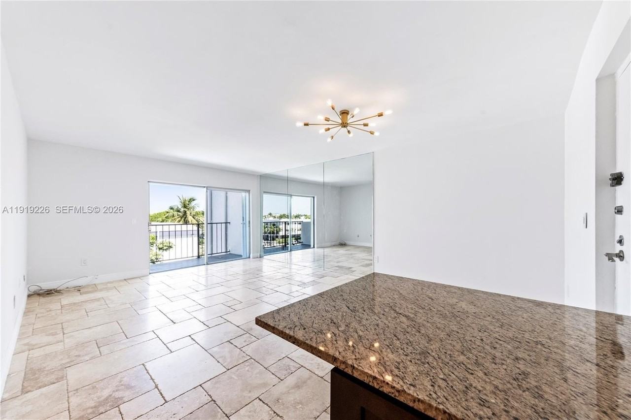 3642 Ne 171st St #405 - Photo 7 of 38