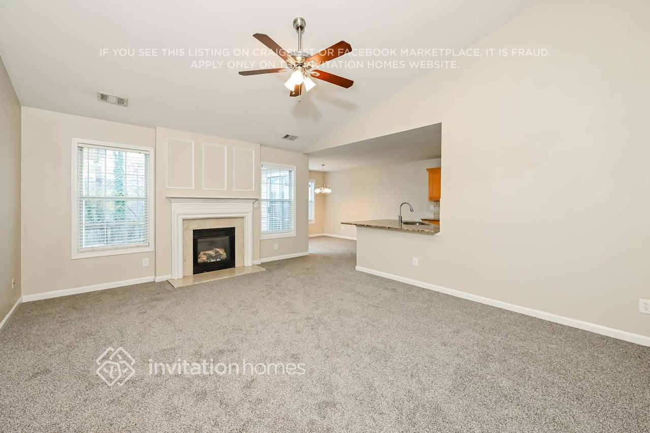 785 Parc River Blvd - Photo 3 of 17