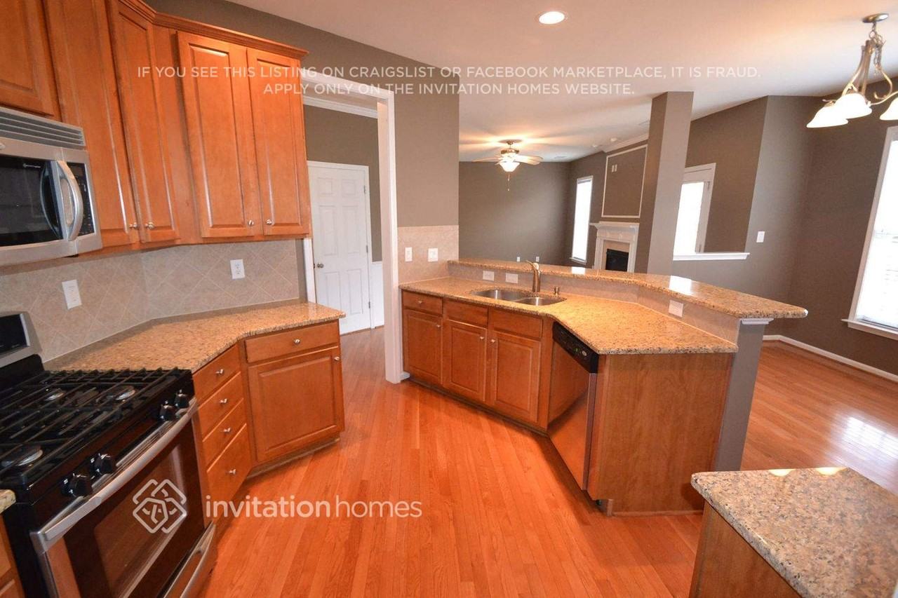 6036 Graburns Ford Dr - Photo 4 of 17