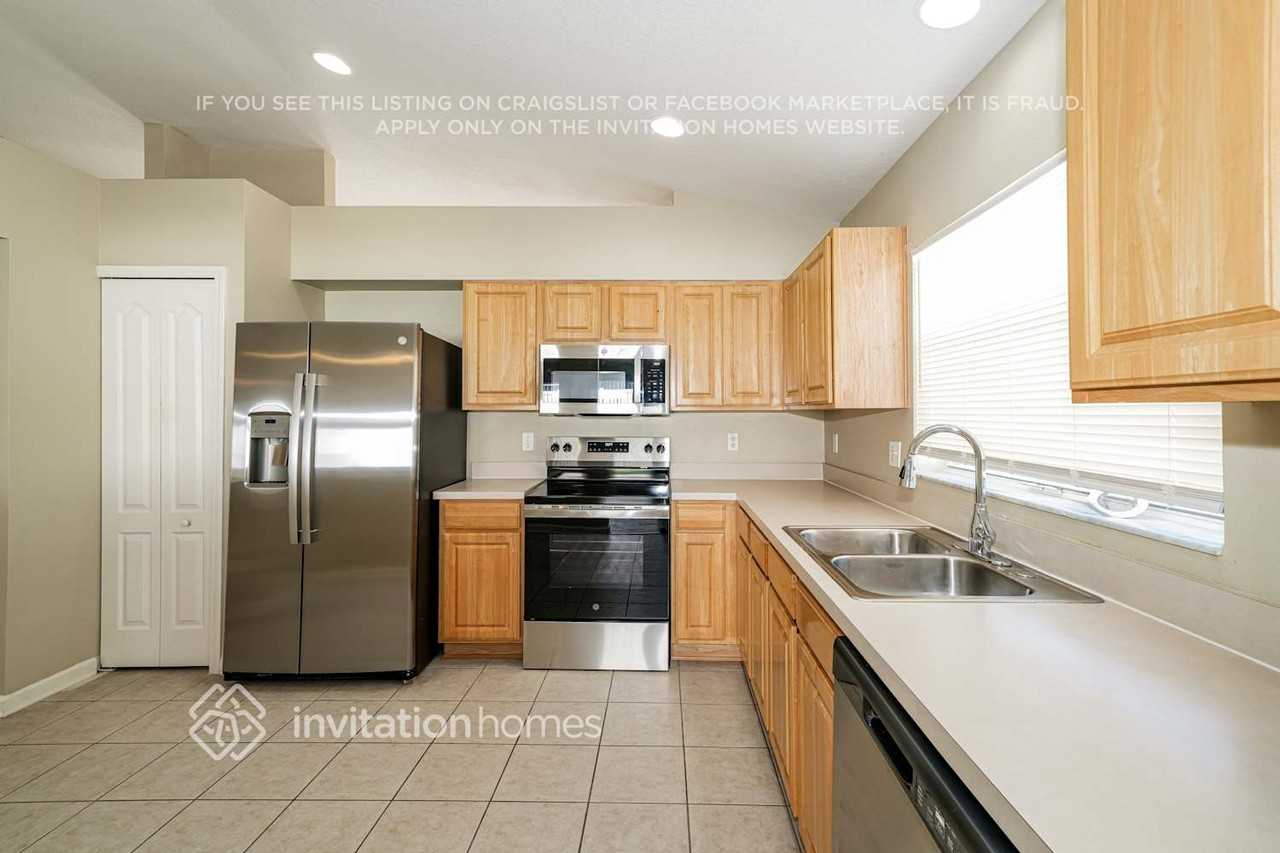 30401 Princess Bay Dr - Photo 6 of 17