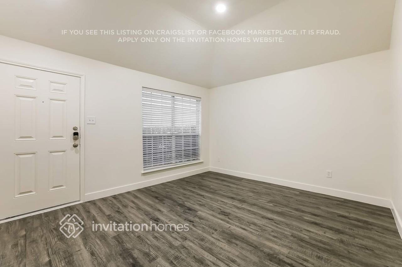 16102 Majestic Glen Ln - Photo 5 of 17