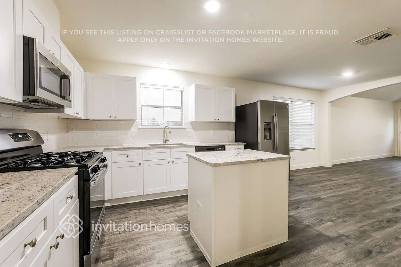 16102 Majestic Glen Ln - Photo 6 of 17