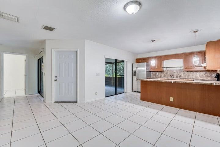 4205 Turnberry Circle #601 - Photo 6 of 10