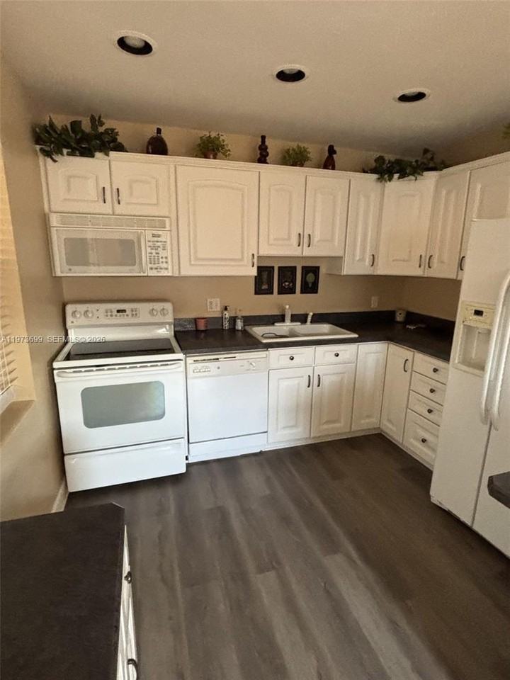 127 Lakeview Ave - Photo 2 of 8