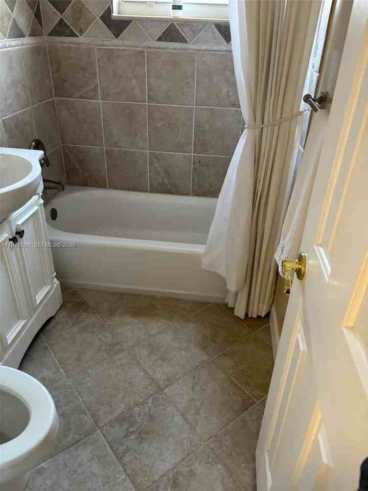 127 Lakeview Ave - Photo 4 of 8