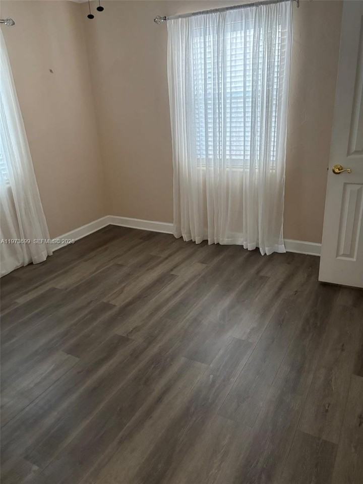 127 Lakeview Ave - Photo 5 of 8