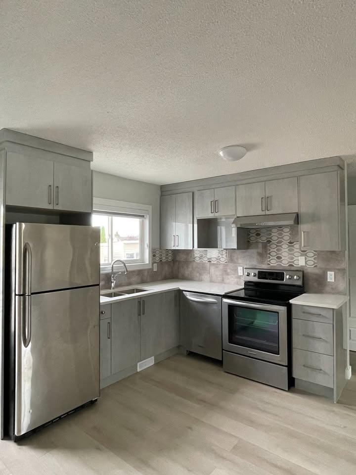 1839 45 St Nw - Photo 4 of 10