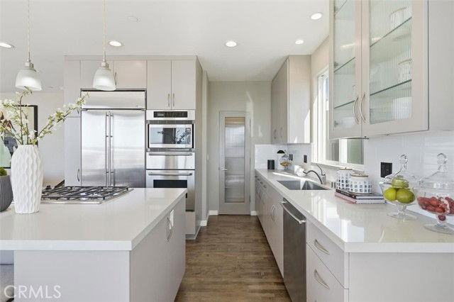 2406 Ocean Dr - Photo 4 of 8