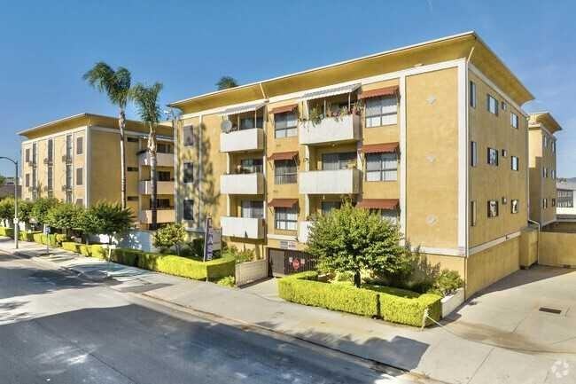 17859 Margate St - Photo 4 of 10