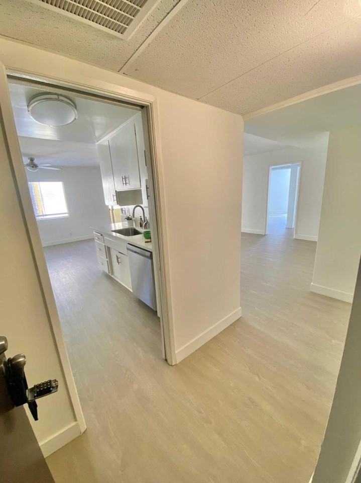 17859 Margate St - Photo 6 of 10