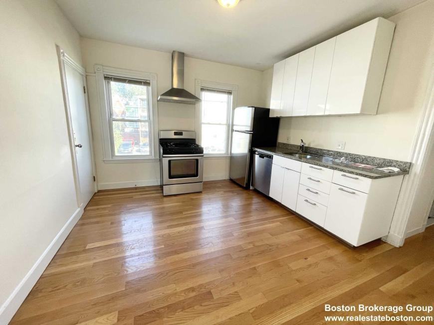 29 Eastman St - Photo 2 of 10