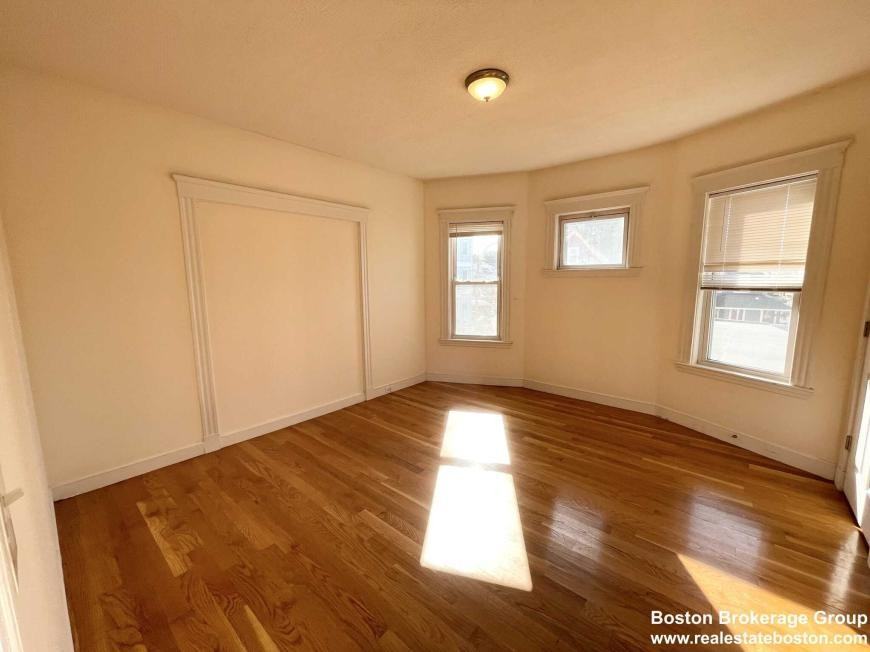 29 Eastman St - Photo 6 of 10