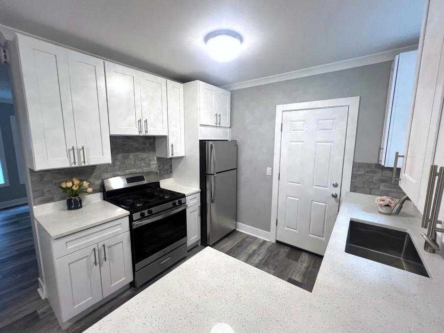 2133 W Giddings St - Photo 3 of 10