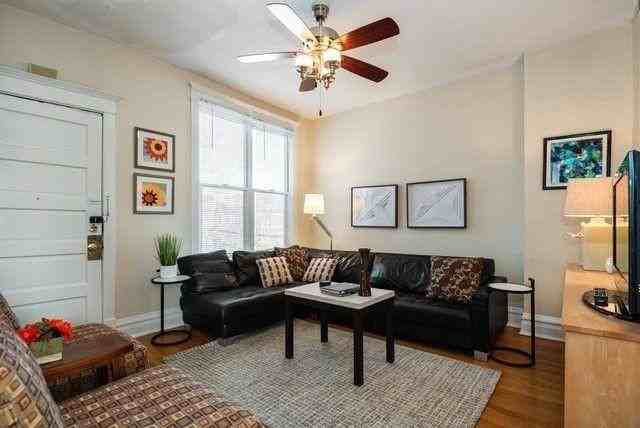 1623 W Farragut Ave - Photo 6 of 10