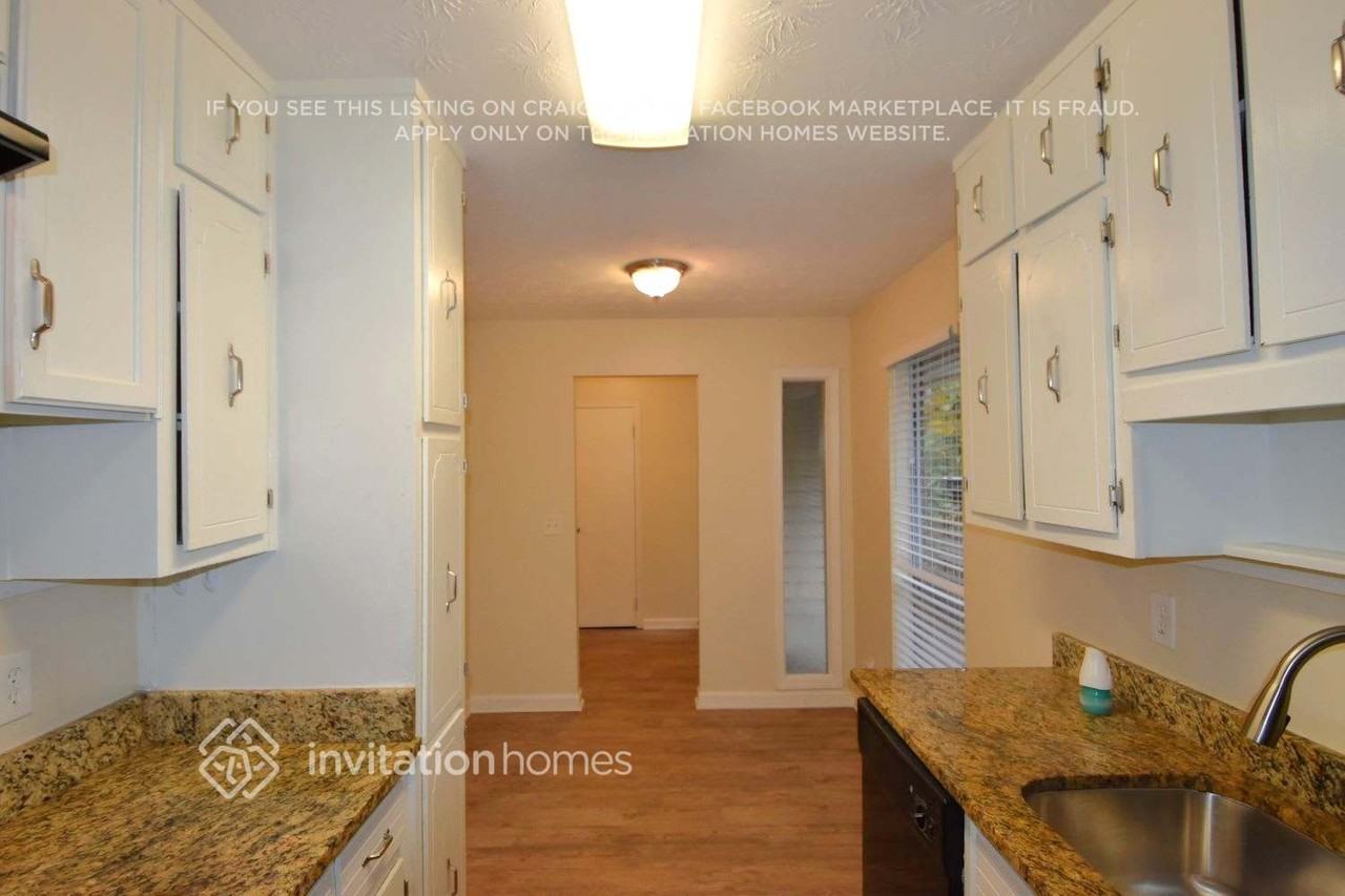 1163 Sandalwood Dr - Photo 5 of 11