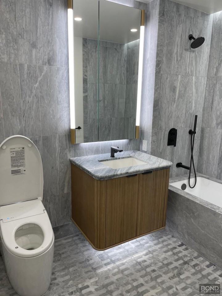 499 9th Ave - Photo 4 of 8