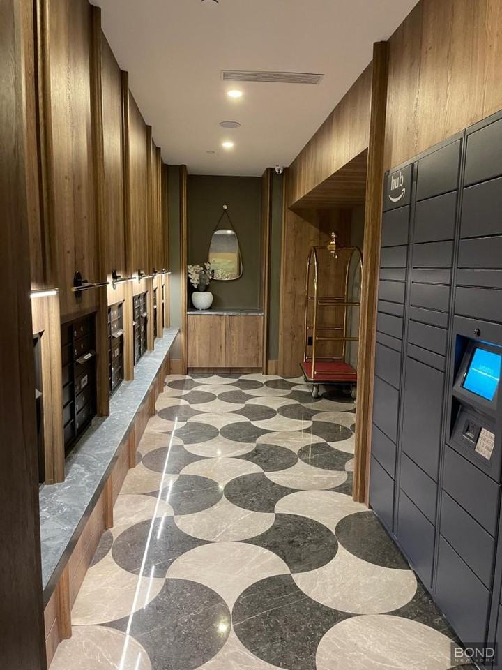 499 9th Ave - Photo 6 of 8