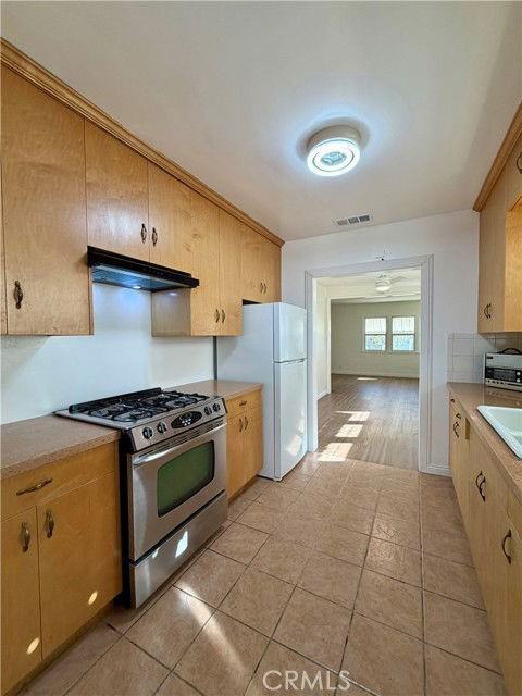 349 Laun St - Photo 5 of 8