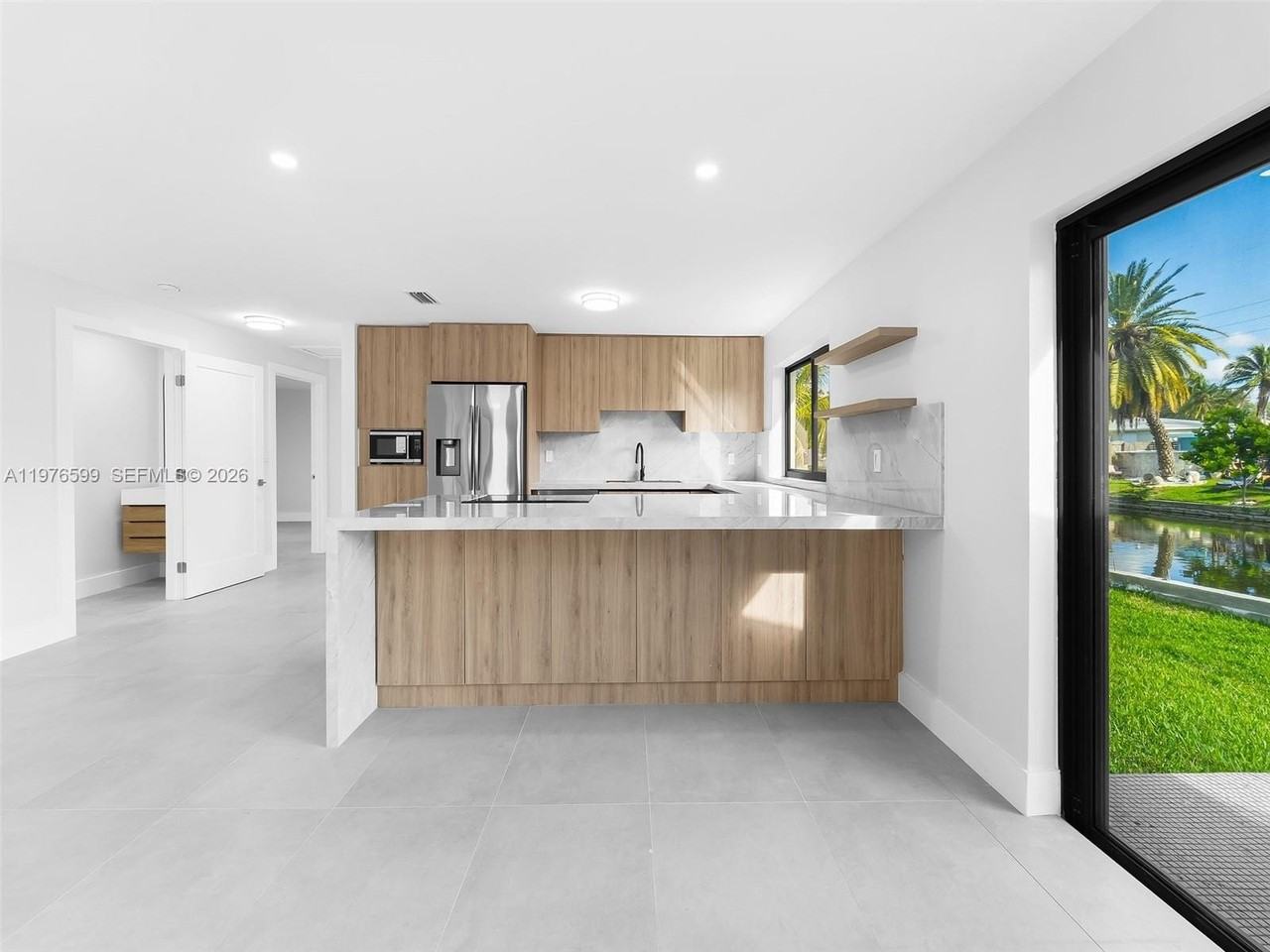 212 Sw 7th St - Photo 2 of 23