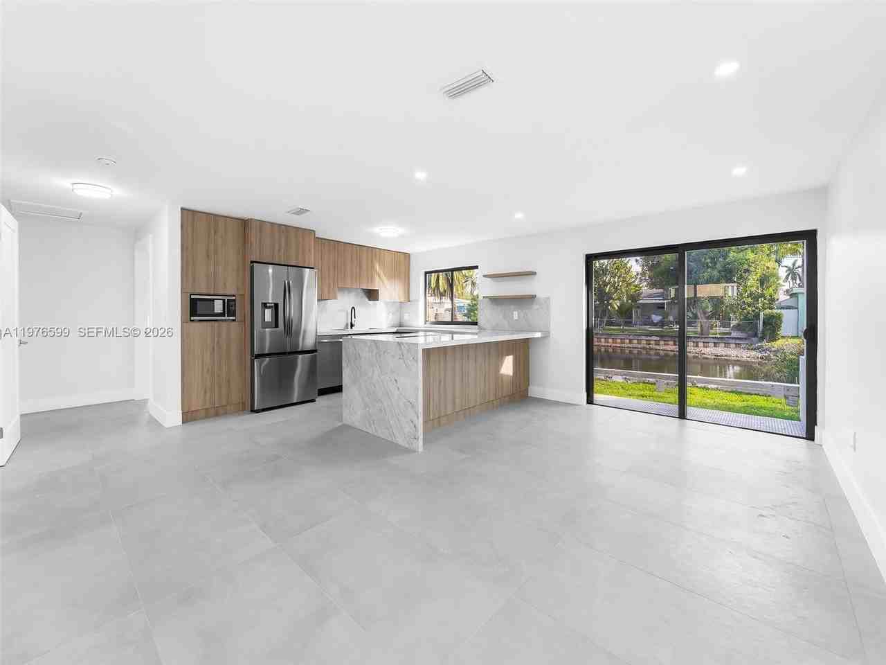 212 Sw 7th St - Photo 3 of 23