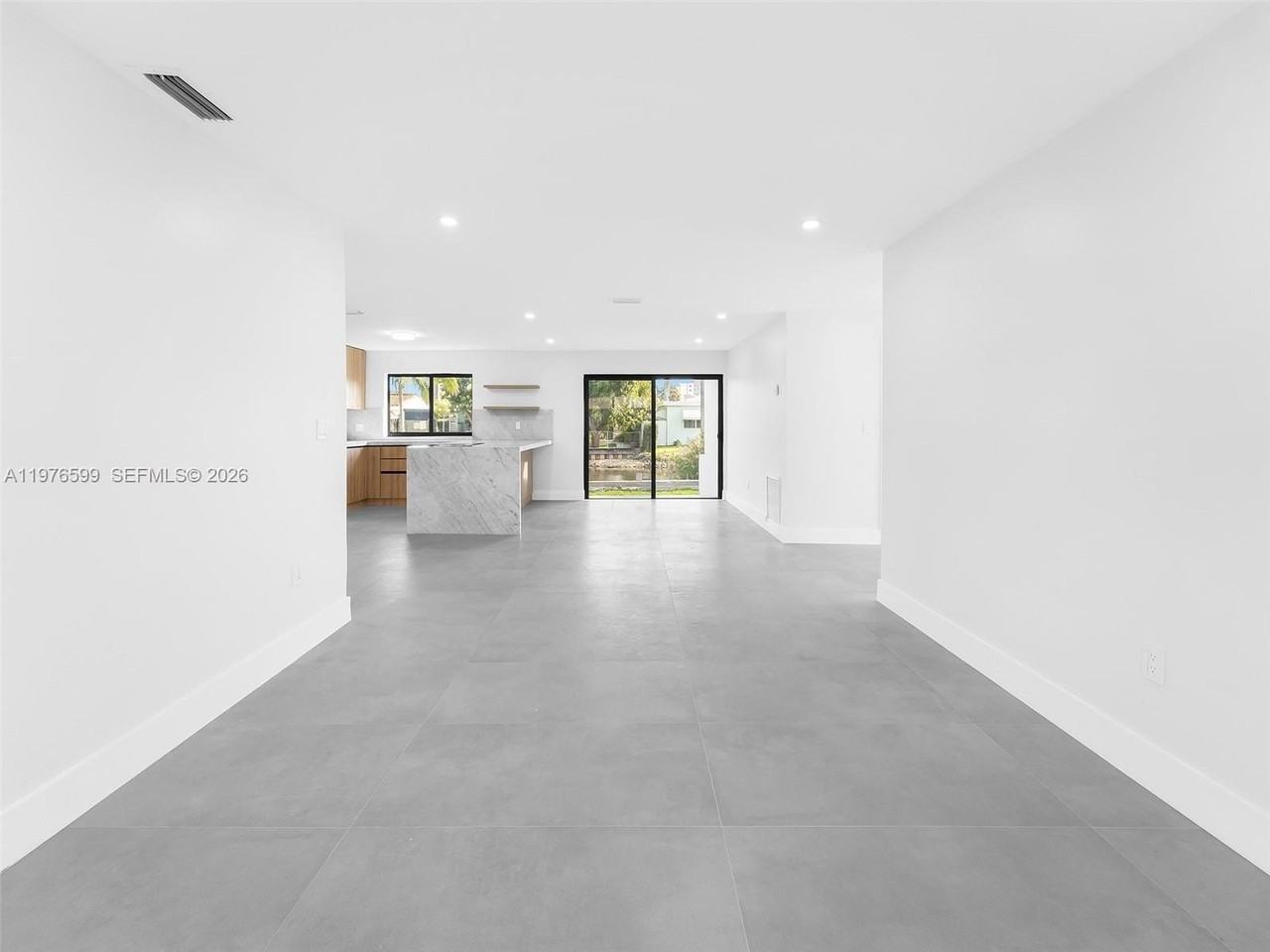 212 Sw 7th St - Photo 5 of 23