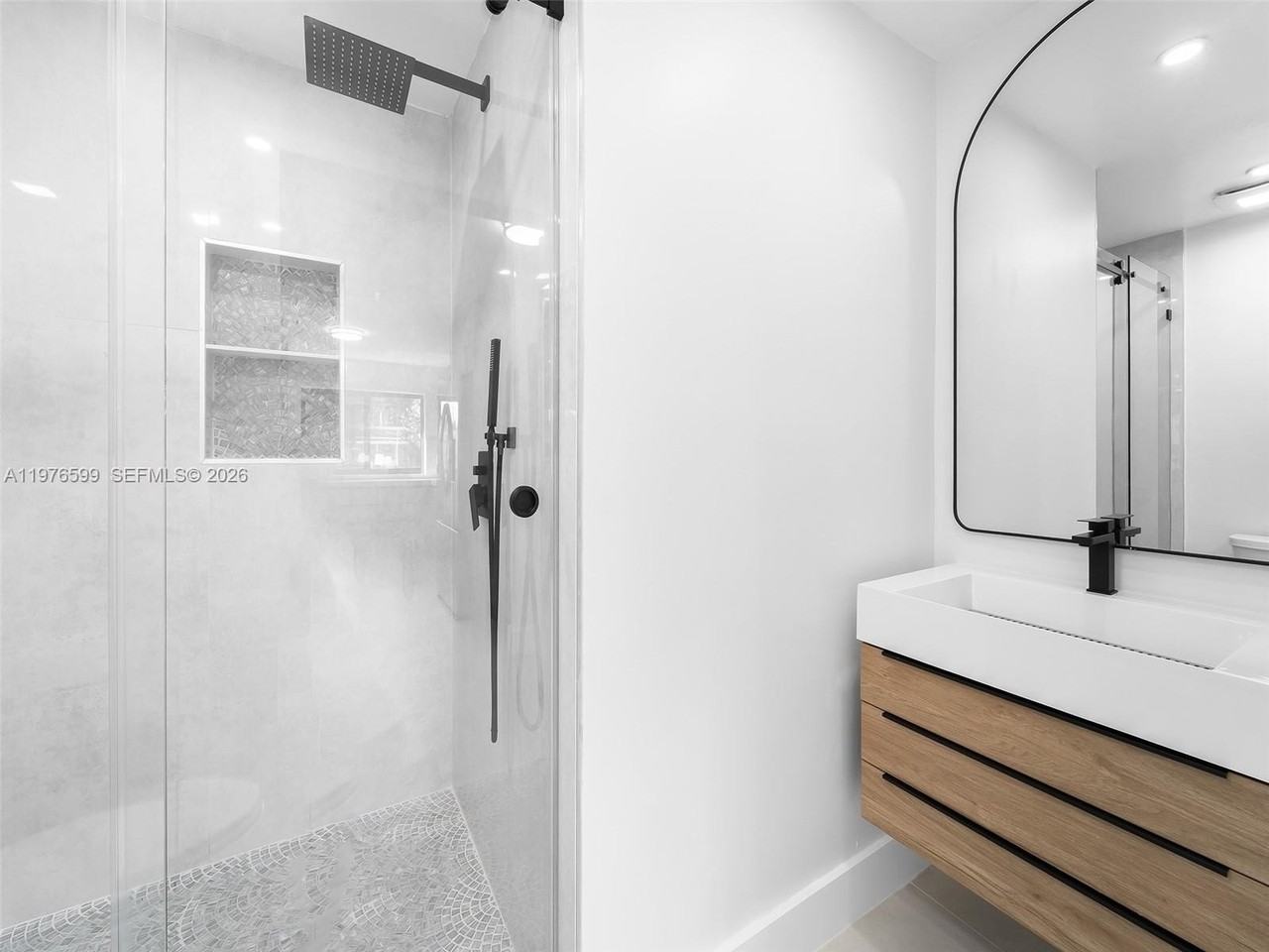 212 Sw 7th St - Photo 6 of 23