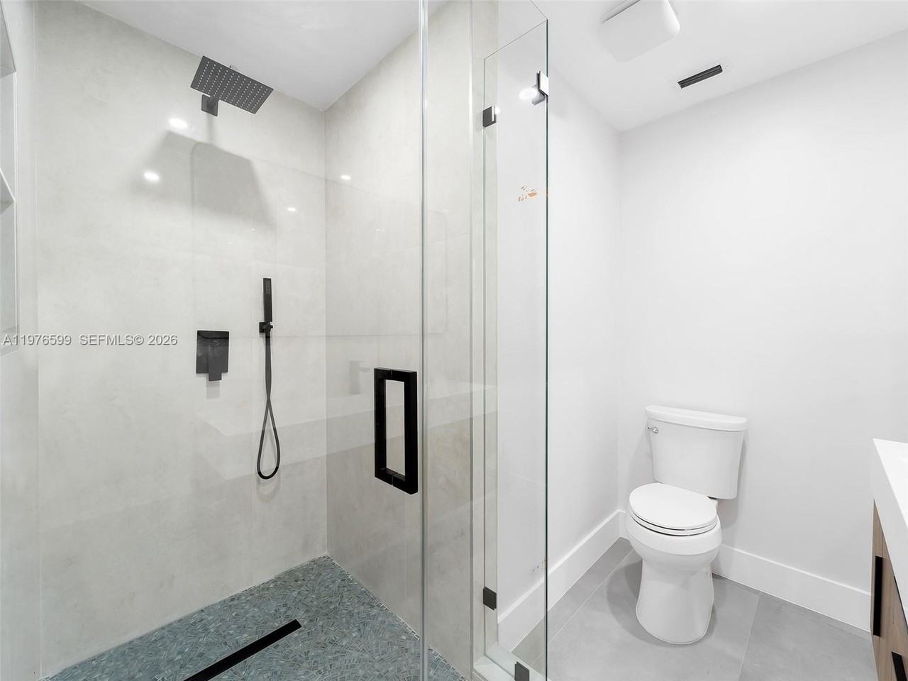 212 Sw 7th St - Photo 7 of 23