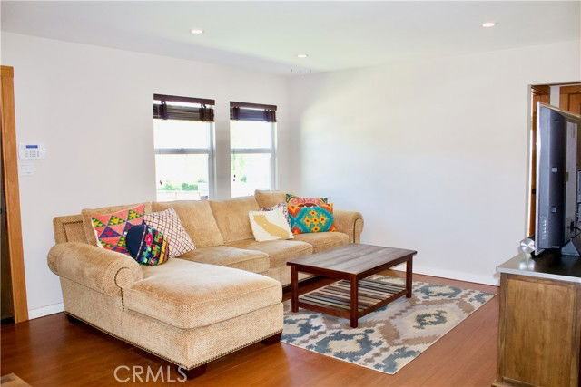 8727 Glider Ave - Photo 5 of 8