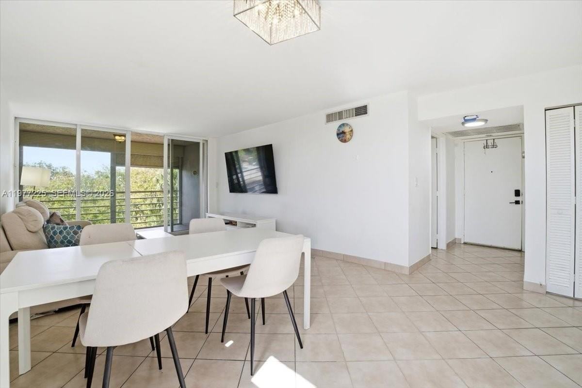 9410 Tangerine Pl #407 - Photo 5 of 34