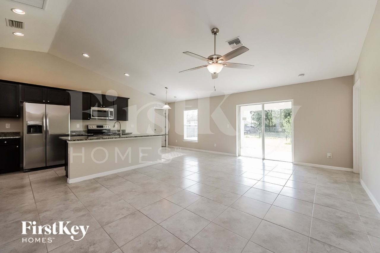 2828 Nw 27th Pl - Photo 3 of 15