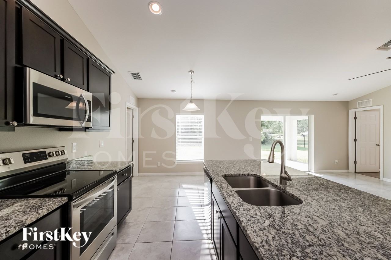 2828 Nw 27th Pl - Photo 6 of 15