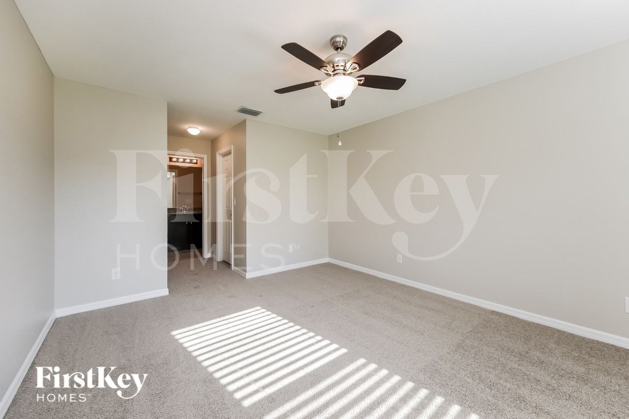 2828 Nw 27th Pl - Photo 7 of 15