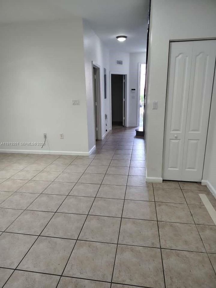 21207 Nw 14th Pl #1-28