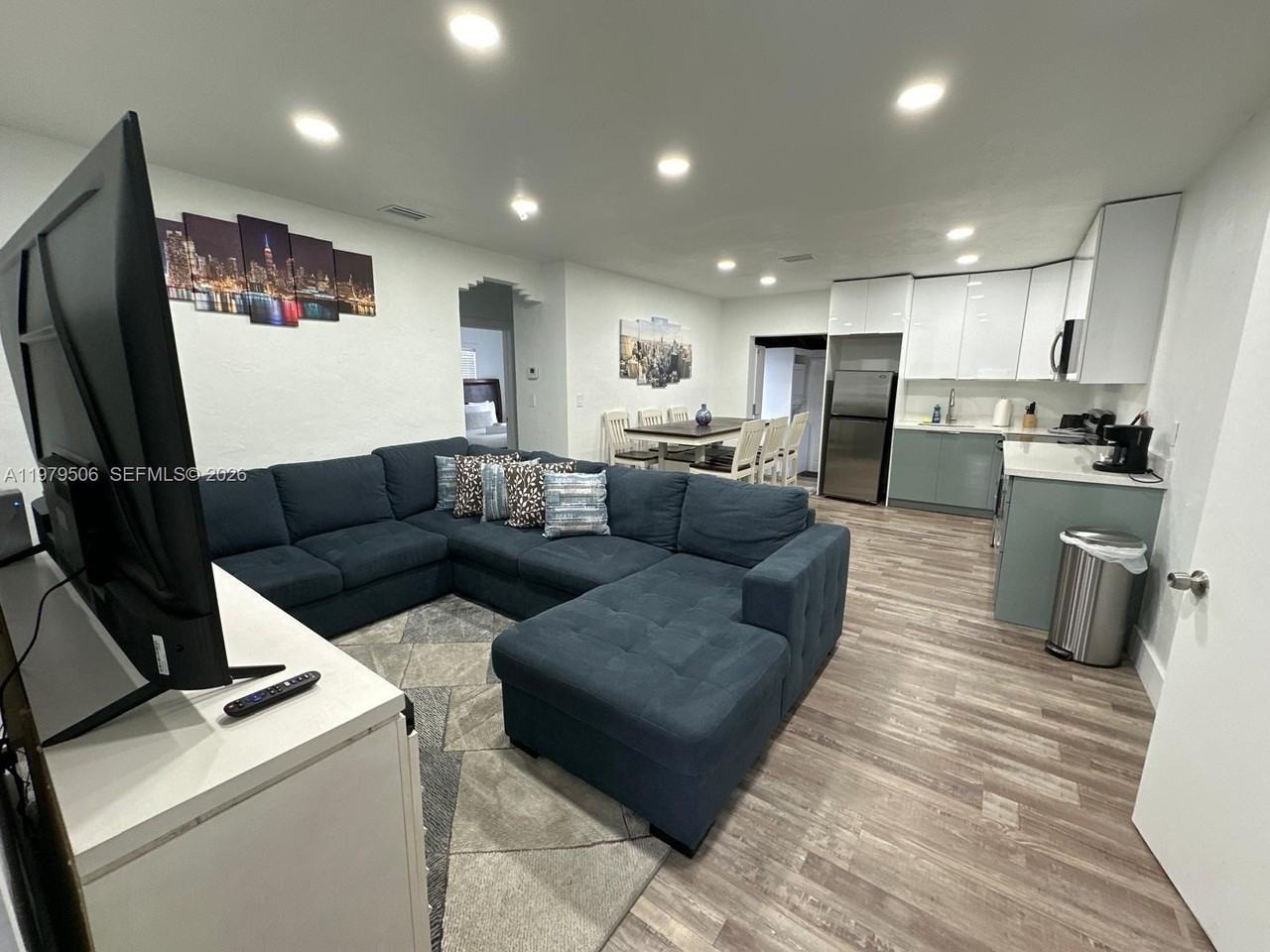 1376 Nw 41st St - Photo 3 of 9