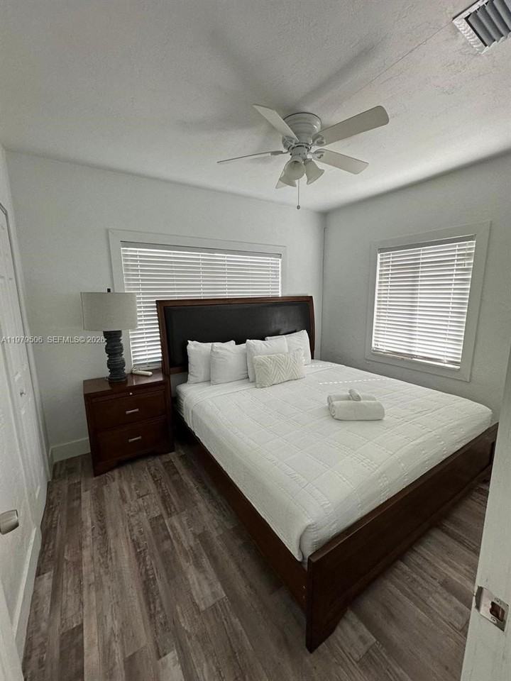 1376 Nw 41st St - Photo 7 of 9