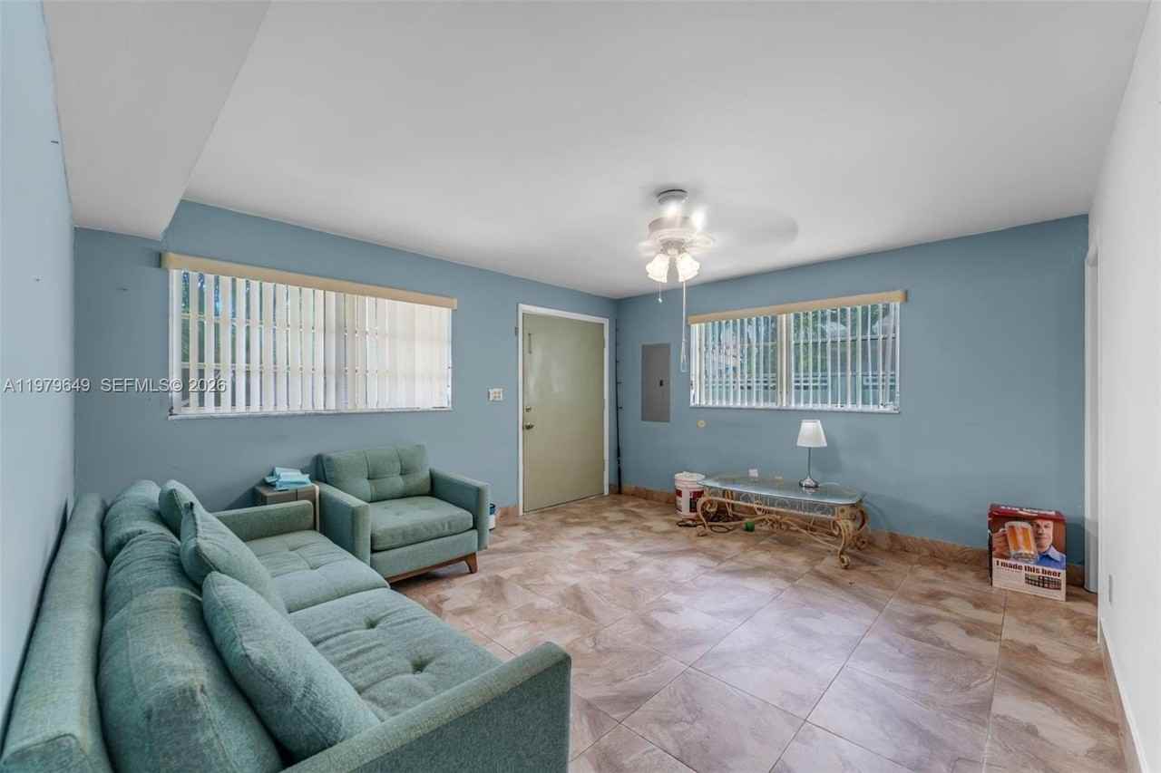 174 Corrine Pl #1 - Photo 4 of 17