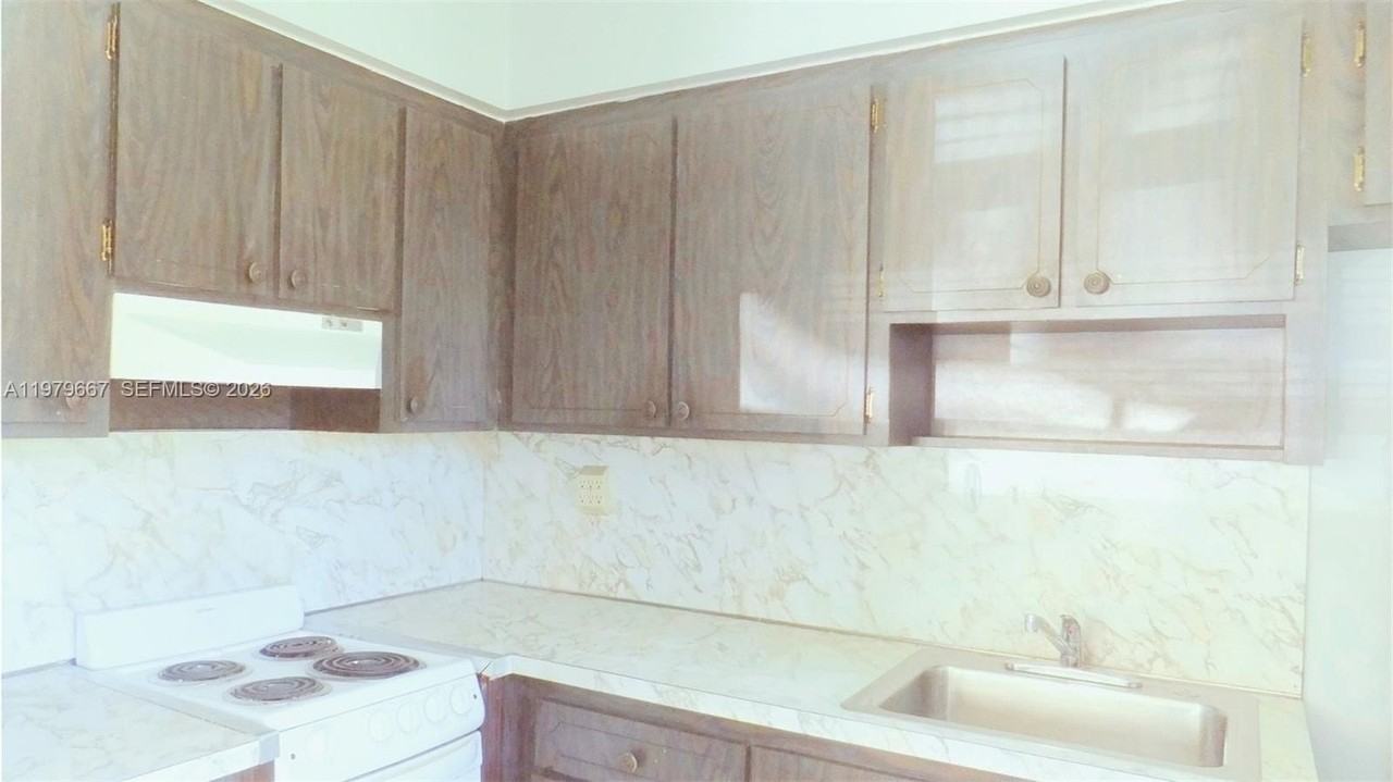 6125 Sw 48th Ct #1-4 - Photo 5 of 10