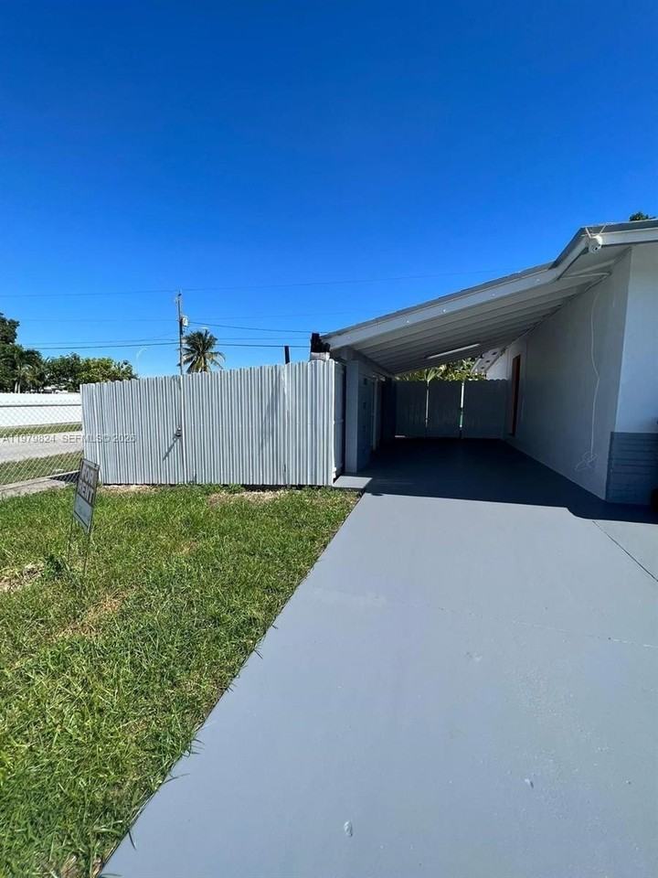 17201 Sw 117th Ct - Photo 2 of 19