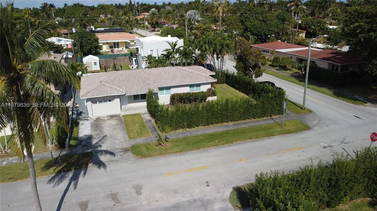 1403 Adams St #1403 - Photo 6 of 31