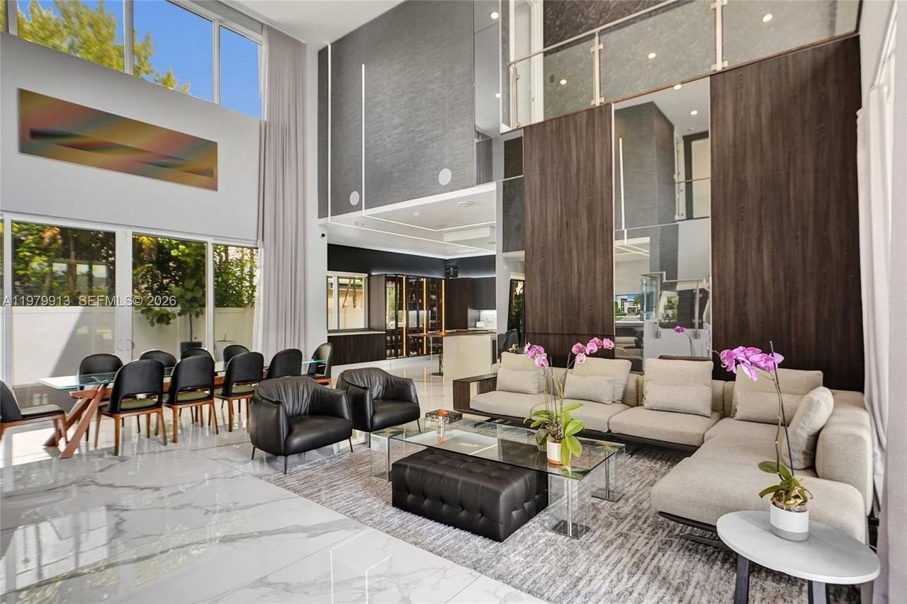 10223 Nw 75th Ter - Photo 6 of 50