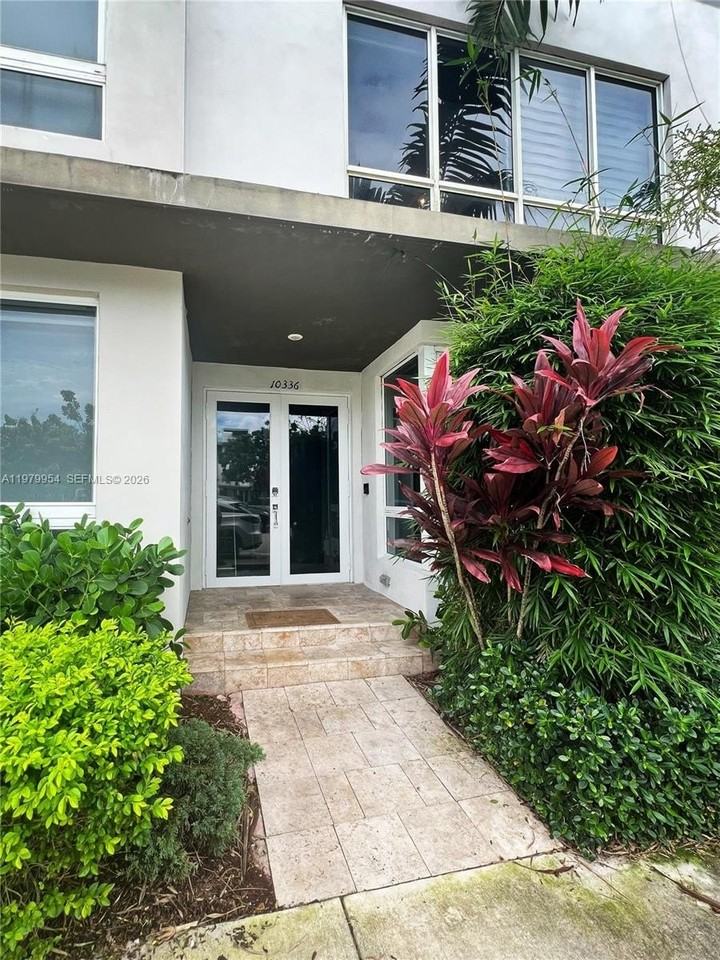 10336 Nw 64th St - Photo 3 of 30