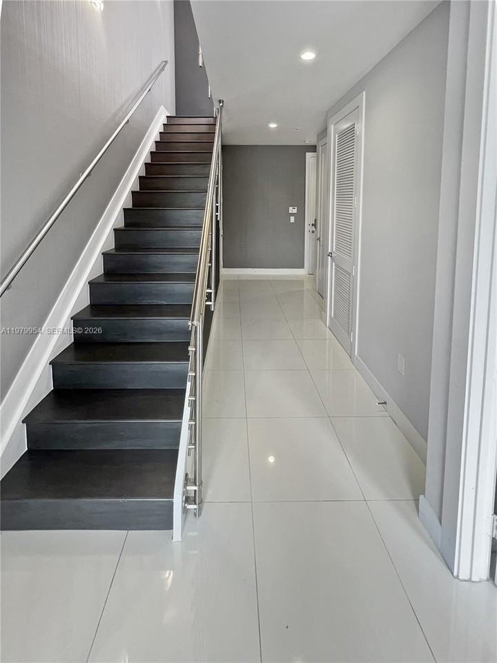 10336 Nw 64th St - Photo 4 of 30